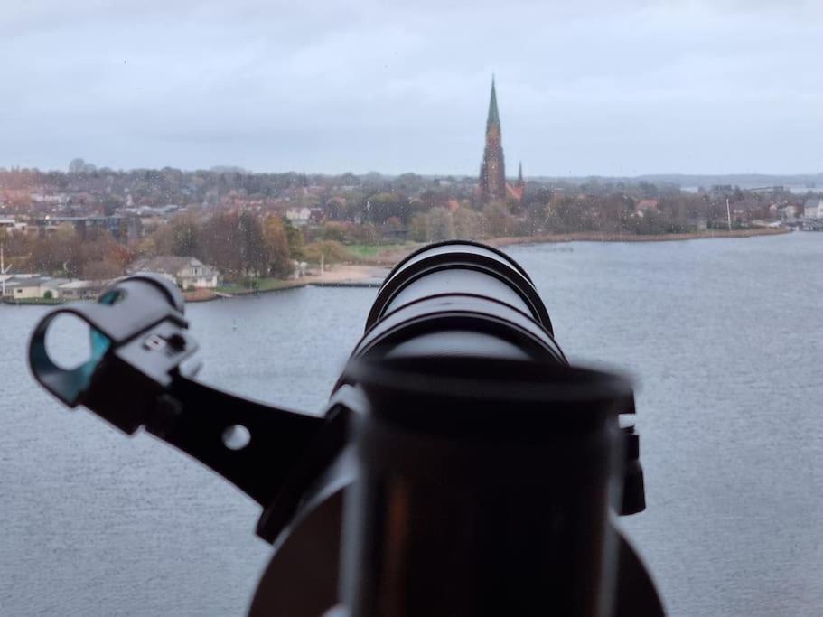 Traumblick! Mitten Im Wasser, Den Wolken Ganz Nah! Schleswig
